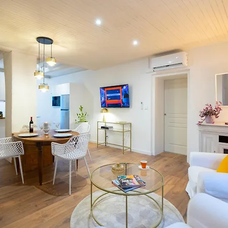 Petit Chateau 2l Апартаменты *